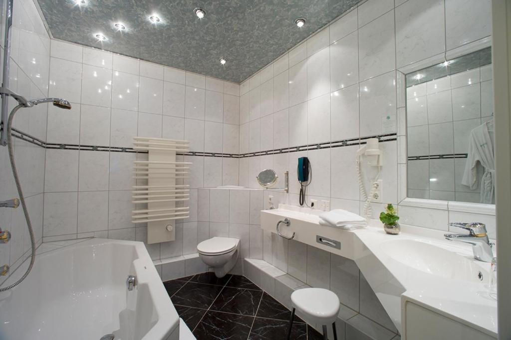 Landhotel Sauerlaender Hof Eslohe Room photo