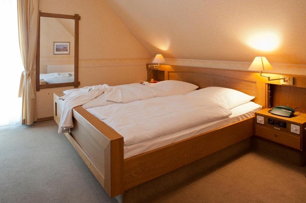 Landhotel Sauerlaender Hof Eslohe Room photo